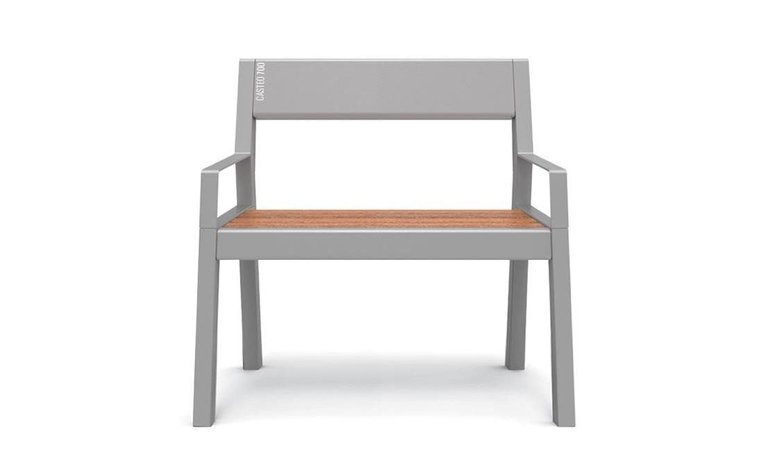 Silla urbana Casteo con respaldo y reposabrazos.