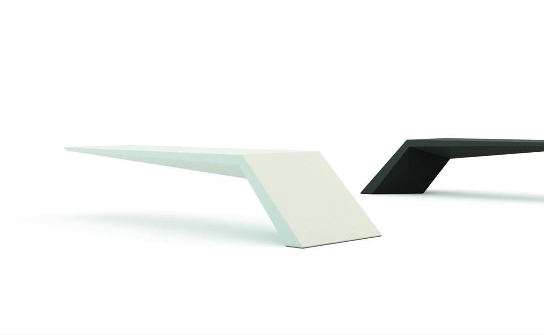 Banco urbano de diseño minimalista fabricado en UHPC.
