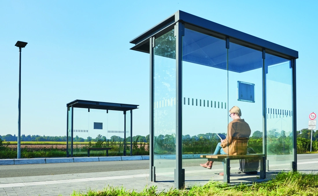 Mobiliario urbano en paradas de autobús.